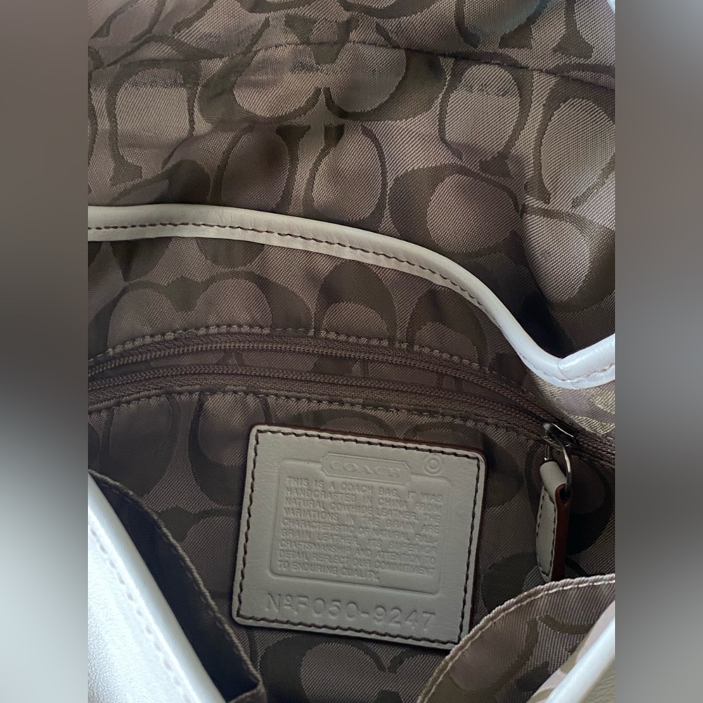 Coach baguette Purse Shoulder or Handbag 👜 Cream Leather Classic C logo inside - Picture 8 of 12